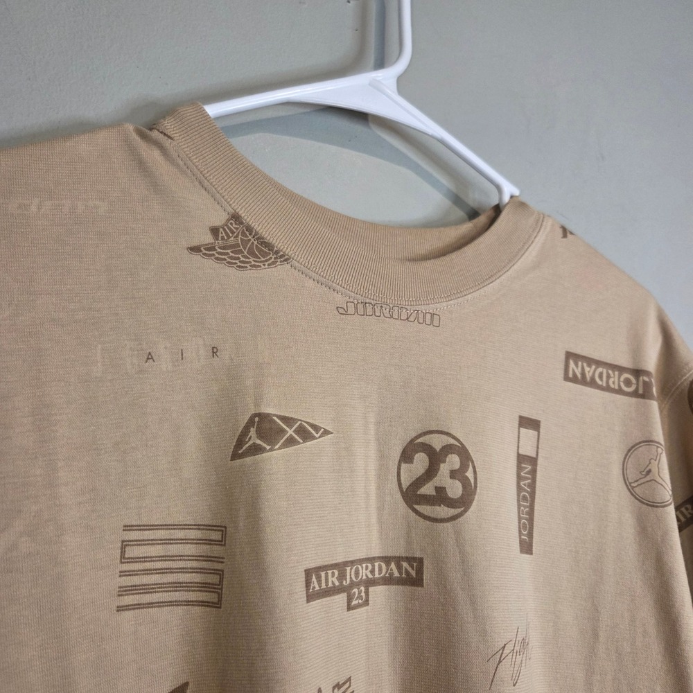 Jordan‎ Brand Basketball All Over Print Logo T Shirt Mens Small Tan Graphic Tee